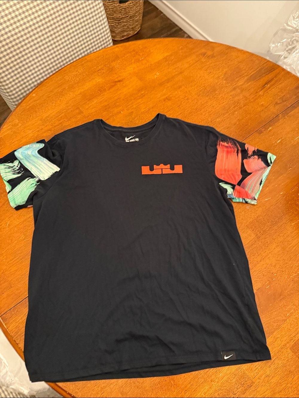 Nike LeBron Short-Sleeve Tee in Black with Multicolor Brushstroke Sleeves xl